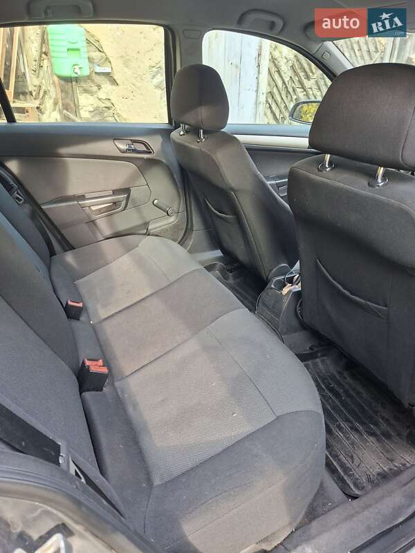 Хэтчбек Opel Astra 2007 в Ирпене