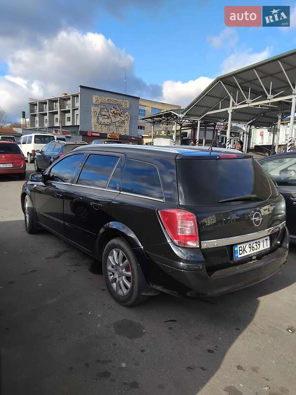 Универсал Opel Astra 2008 в Луцке