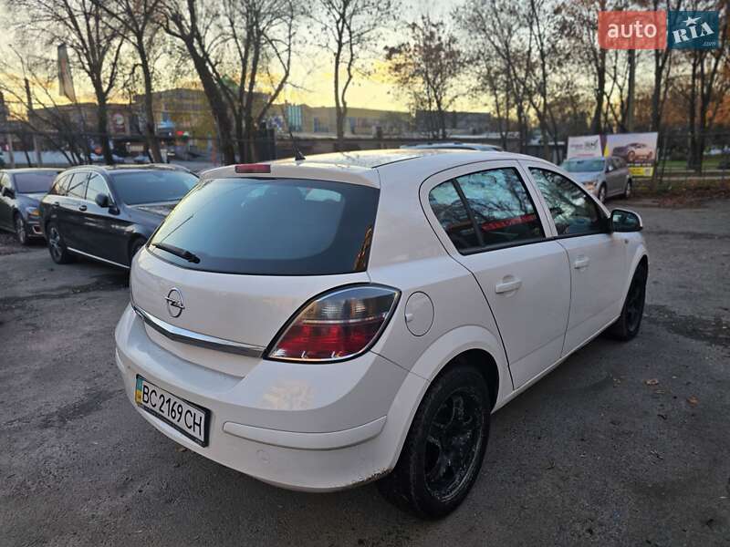 Хетчбек Opel Astra 2012 в Львові