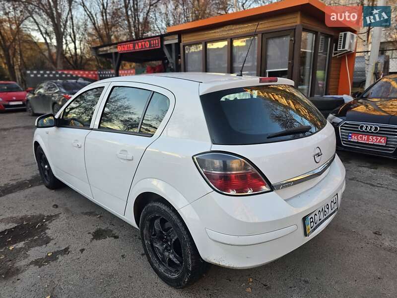 Хетчбек Opel Astra 2012 в Львові