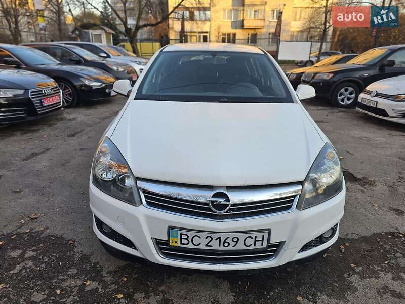 Хетчбек Opel Astra 2012 в Львові