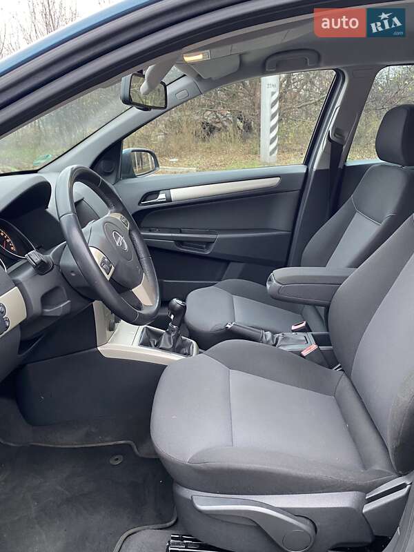 Универсал Opel Astra 2008 в Полтаве