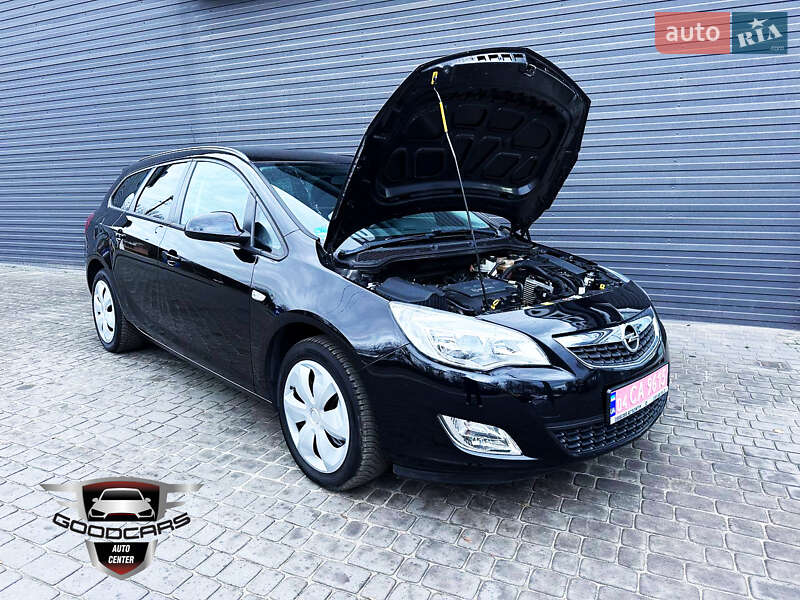 Универсал Opel Astra 2011 в Каменском
