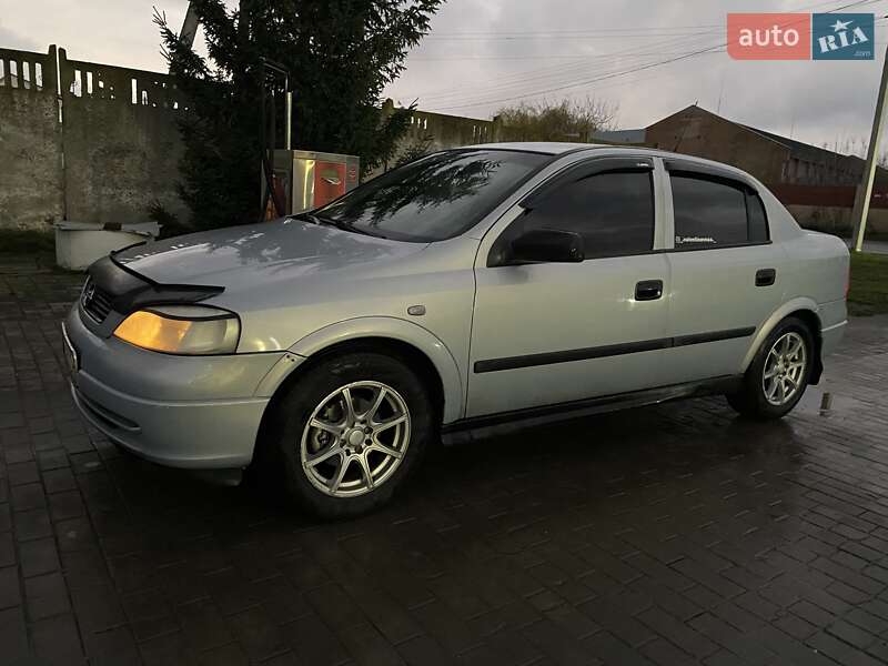 Седан Opel Astra 2004 в Козятині