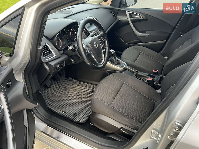 Универсал Opel Astra 2013 в Виннице