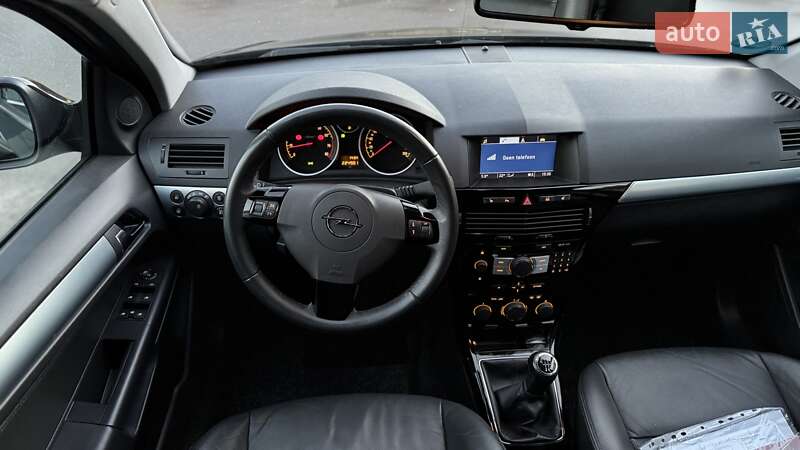 Універсал Opel Astra 2010 в Калуші