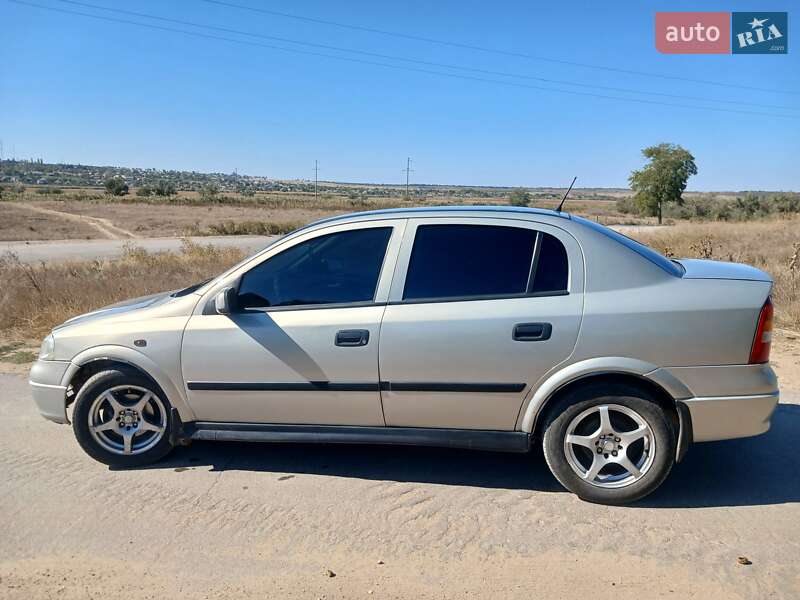 Седан Opel Astra 2005 в Баштанке