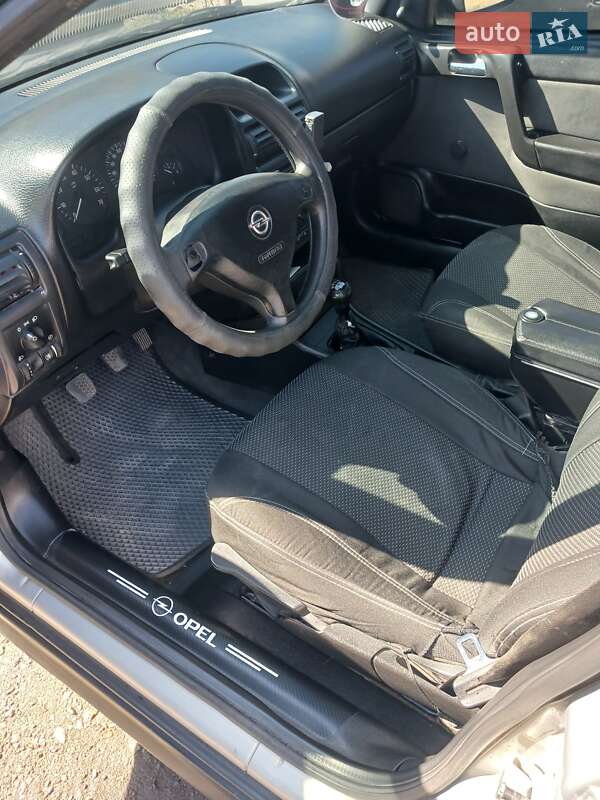 Седан Opel Astra 2005 в Баштанке