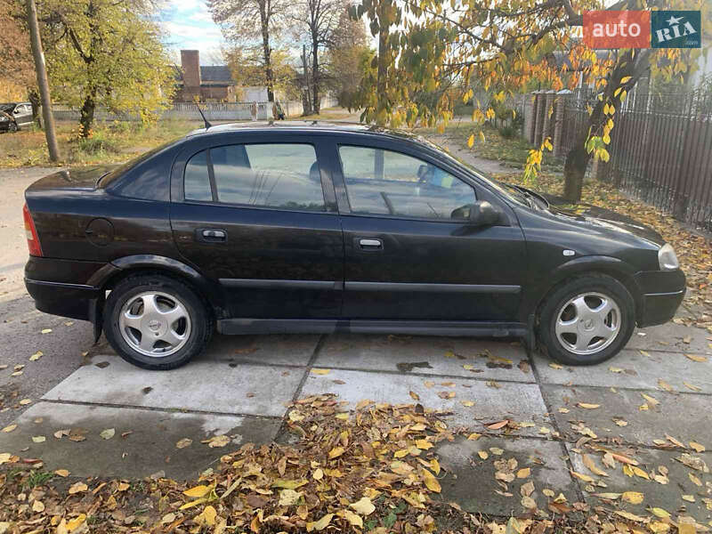 Седан Opel Astra 2006 в Гнівані