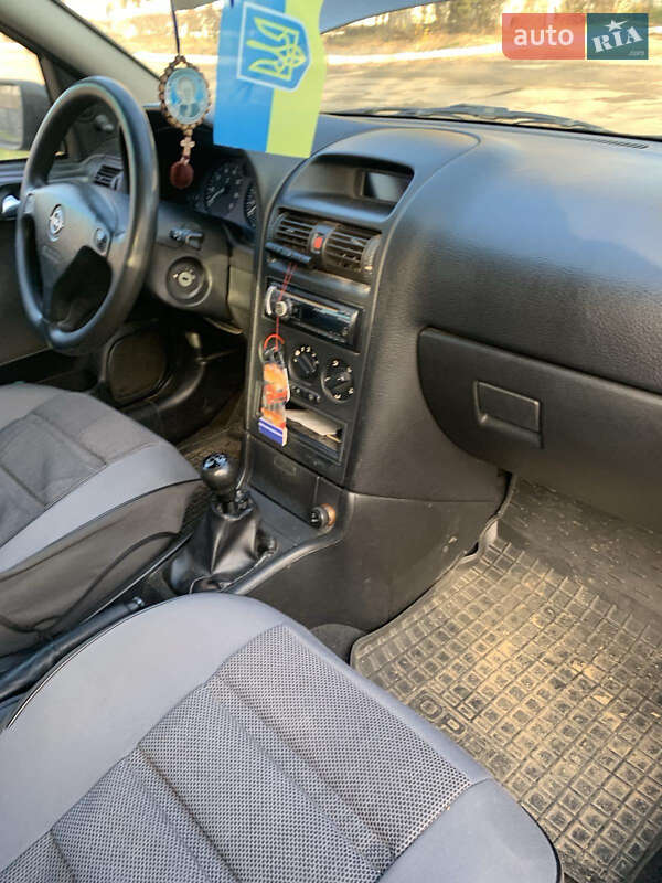 Седан Opel Astra 2006 в Гнівані