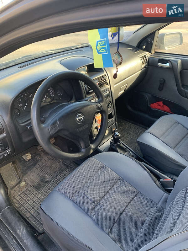 Седан Opel Astra 2006 в Гнівані