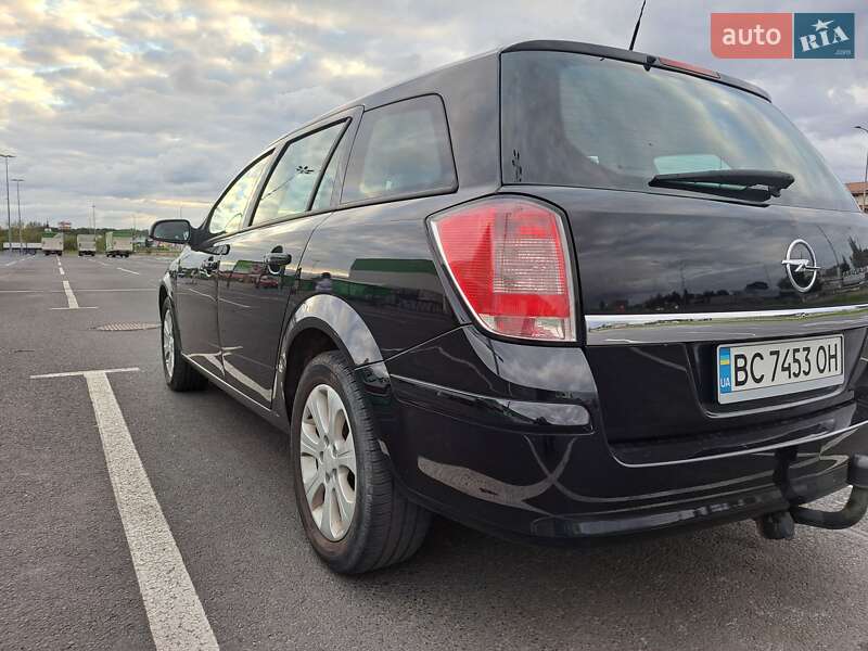 Універсал Opel Astra 2009 в Львові