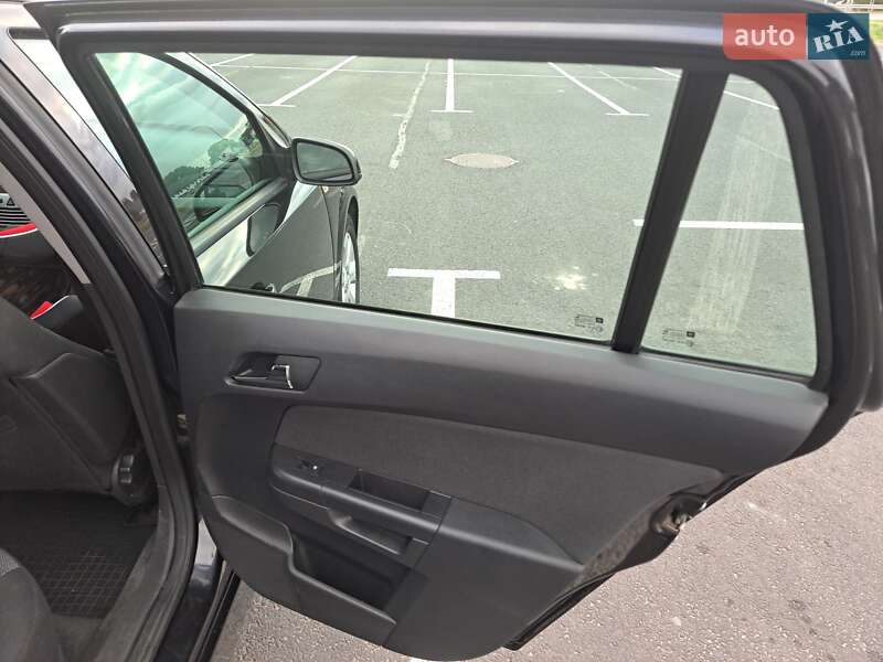 Універсал Opel Astra 2009 в Львові