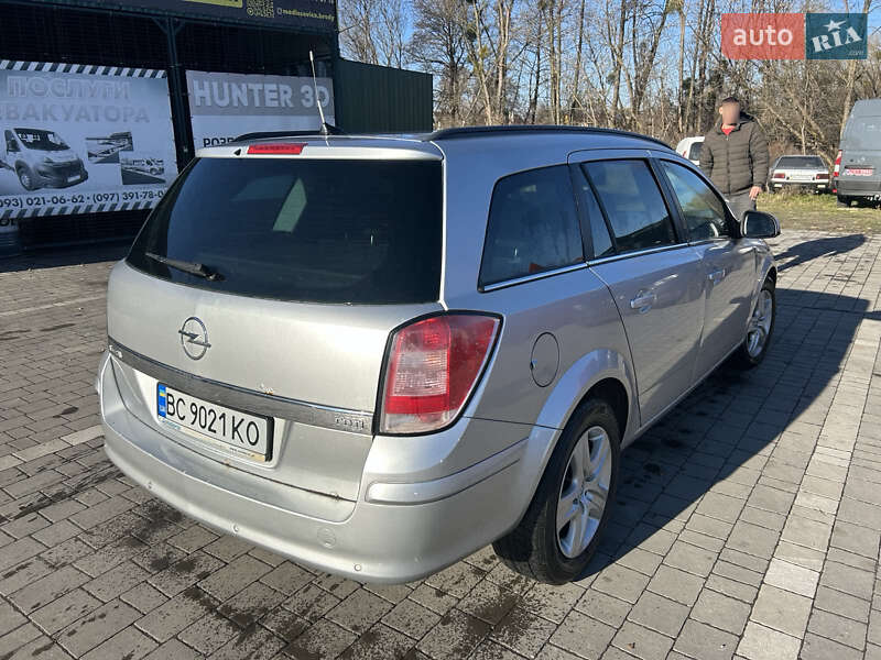 Універсал Opel Astra 2010 в Бродах