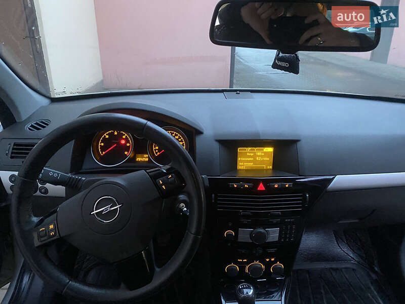 Універсал Opel Astra 2010 в Бродах