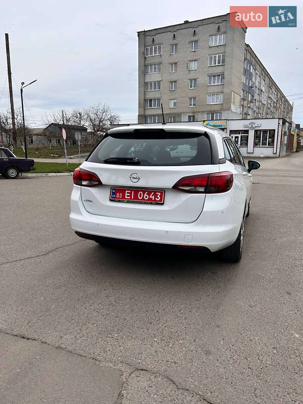 Універсал Opel Astra 2019 в Рівному