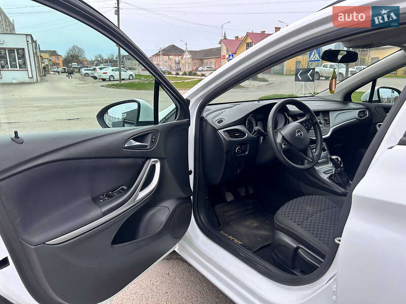 Універсал Opel Astra 2019 в Рівному