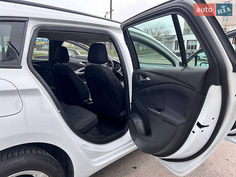 Універсал Opel Astra 2019 в Рівному