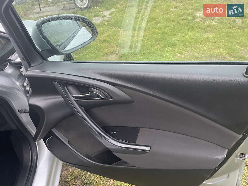 Універсал Opel Astra 2014 в Рівному