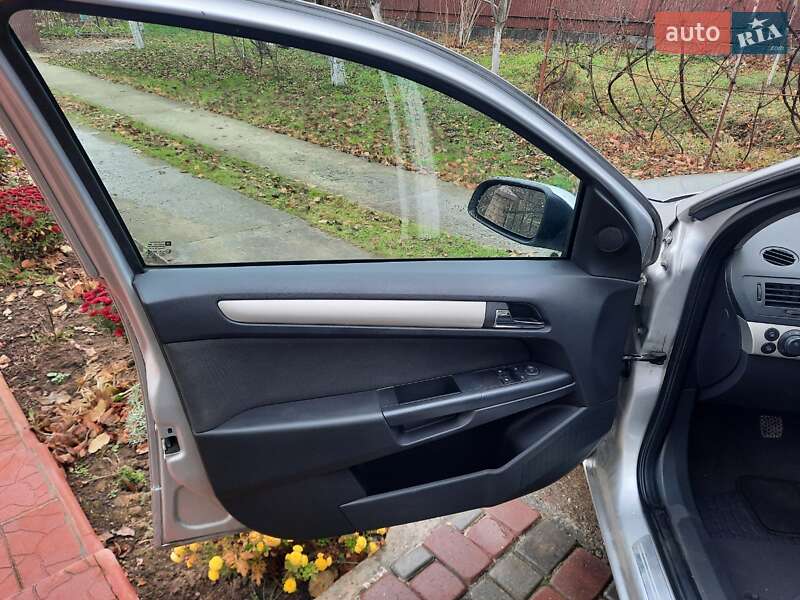 Универсал Opel Astra 2008 в Тысменице