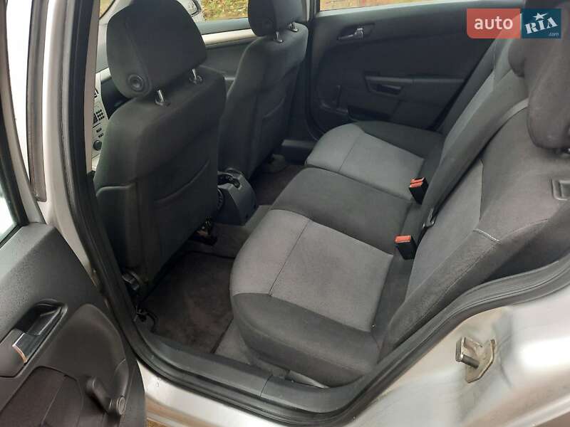 Универсал Opel Astra 2008 в Тысменице