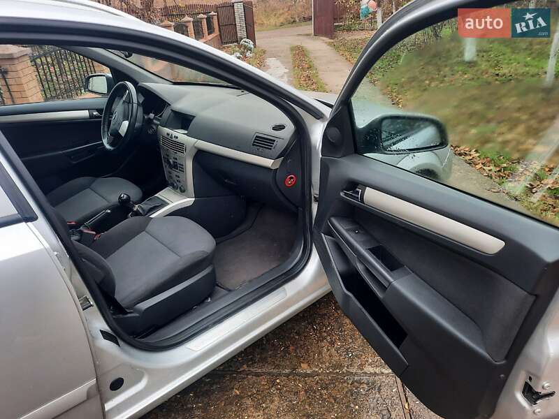 Универсал Opel Astra 2008 в Тысменице