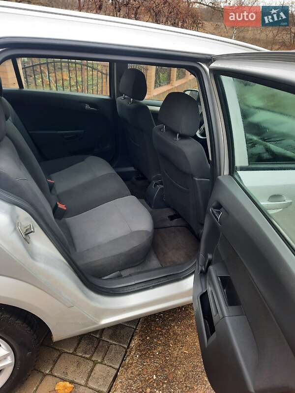 Универсал Opel Astra 2008 в Тысменице