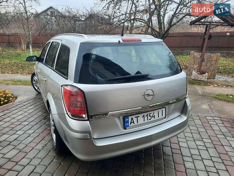 Универсал Opel Astra 2008 в Тысменице