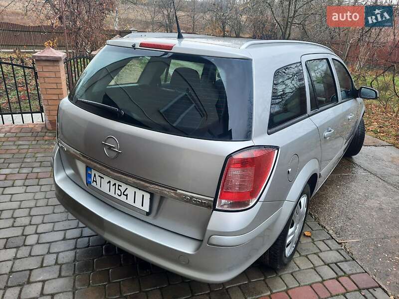 Универсал Opel Astra 2008 в Тысменице