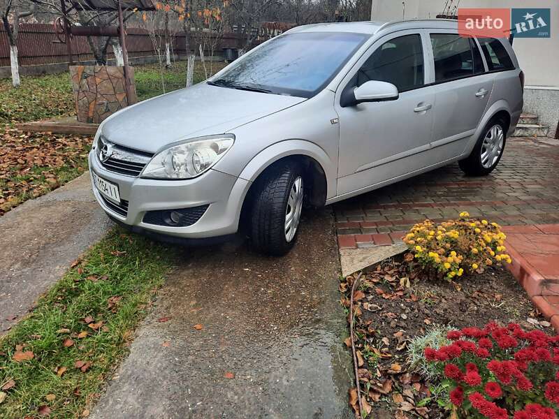 Универсал Opel Astra 2008 в Тысменице