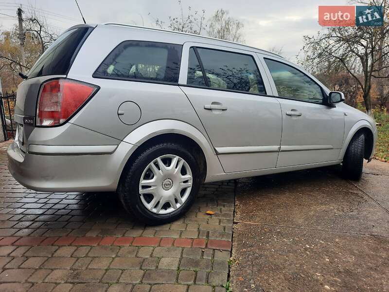 Универсал Opel Astra 2008 в Тысменице