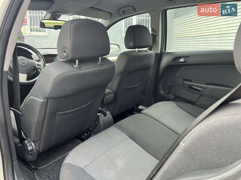 Универсал Opel Astra 2007 в Черновцах