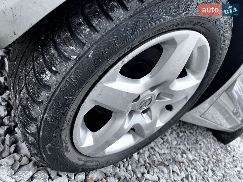 Универсал Opel Astra 2007 в Черновцах