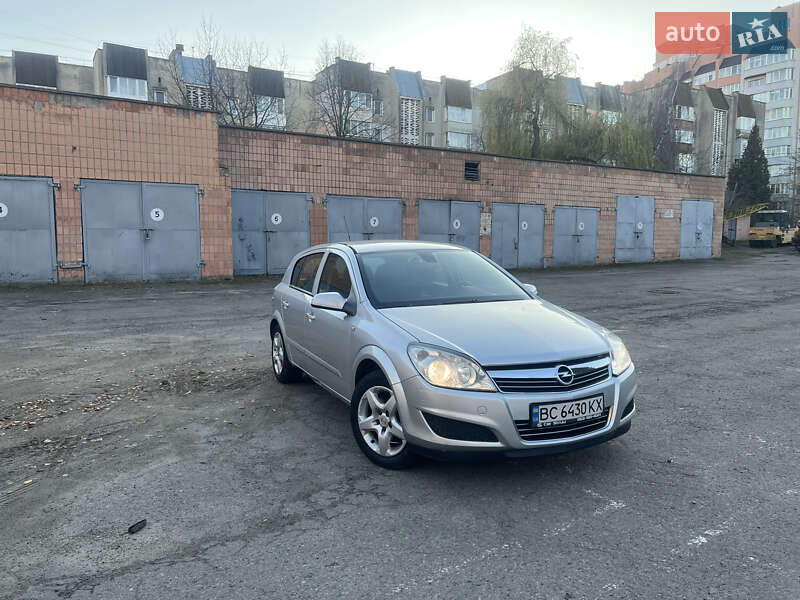 Хэтчбек Opel Astra 2008 в Ровно
