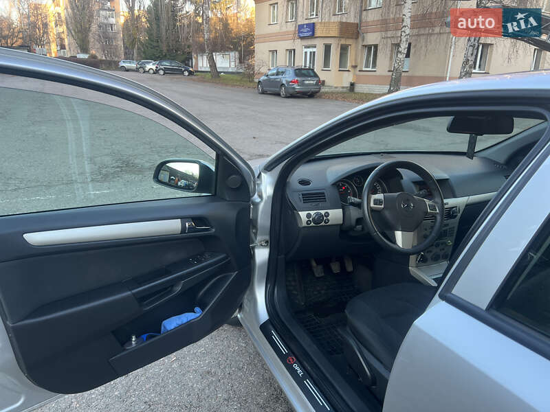 Хэтчбек Opel Astra 2008 в Ровно