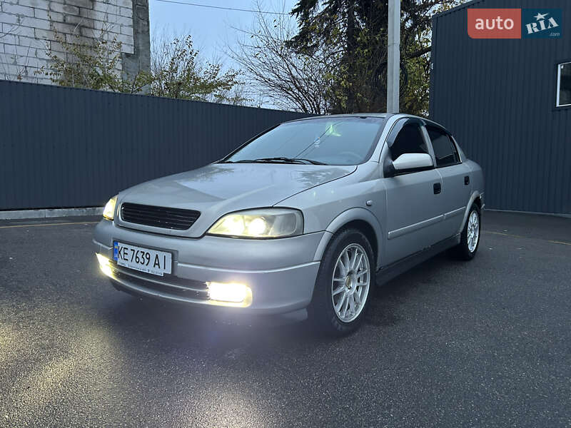 Седан Opel Astra 2005 в Днепре