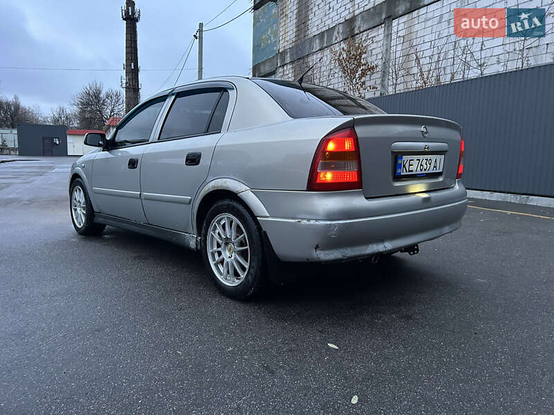Седан Opel Astra 2005 в Днепре