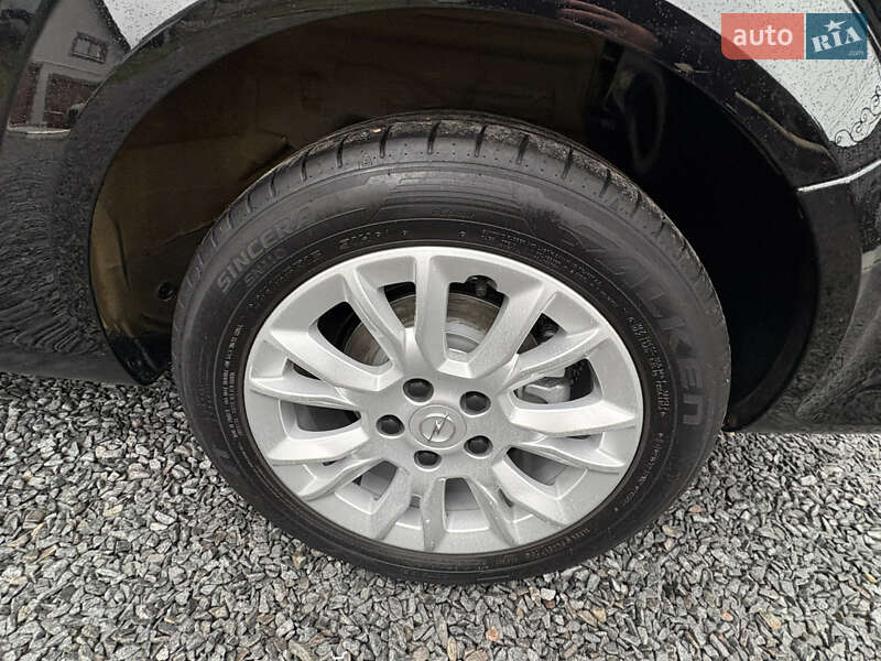 Универсал Opel Astra 2010 в Клевани