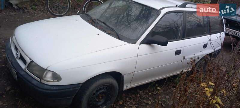 Універсал Opel Astra 1996 в Синельниковому