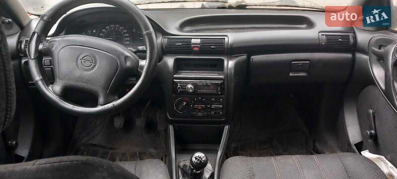 Універсал Opel Astra 1996 в Синельниковому