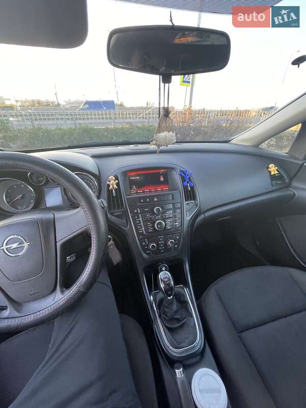 Універсал Opel Astra 2015 в Львові