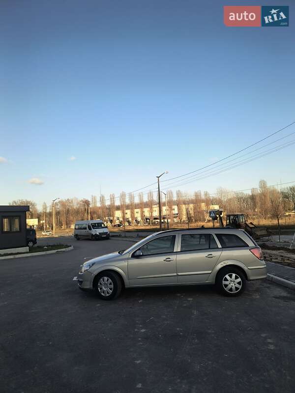 Универсал Opel Astra 2005 в Чернигове