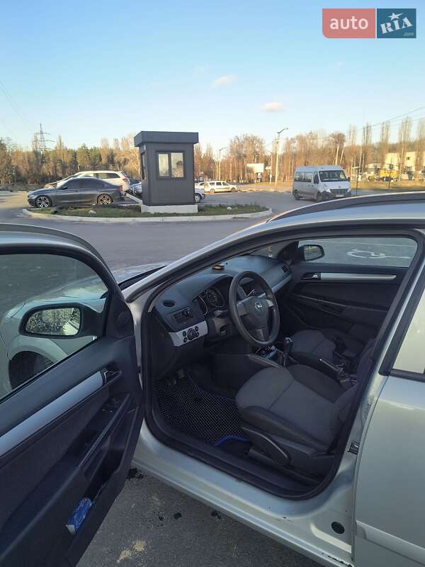 Универсал Opel Astra 2005 в Чернигове