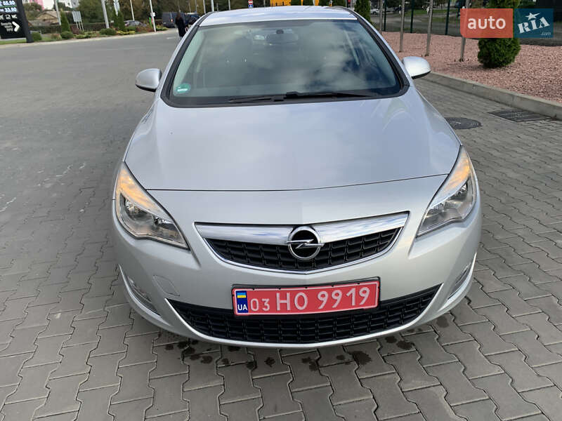 Хэтчбек Opel Astra 2011 в Луцке