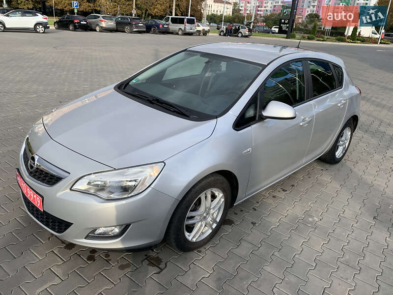Хэтчбек Opel Astra 2011 в Луцке