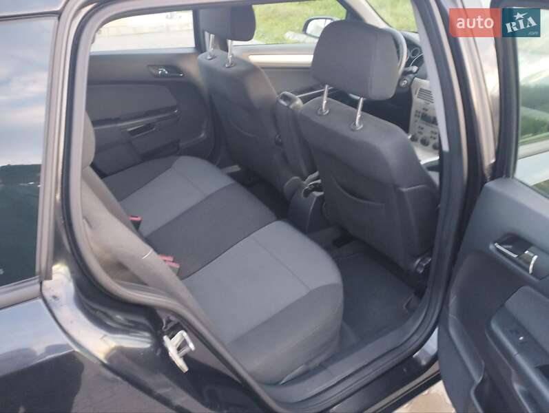 Универсал Opel Astra 2007 в Радехове