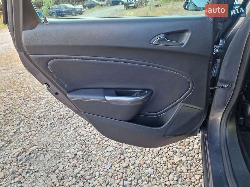 Універсал Opel Astra 2012 в Києві