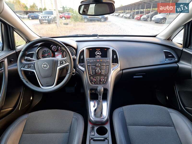 Універсал Opel Astra 2012 в Києві