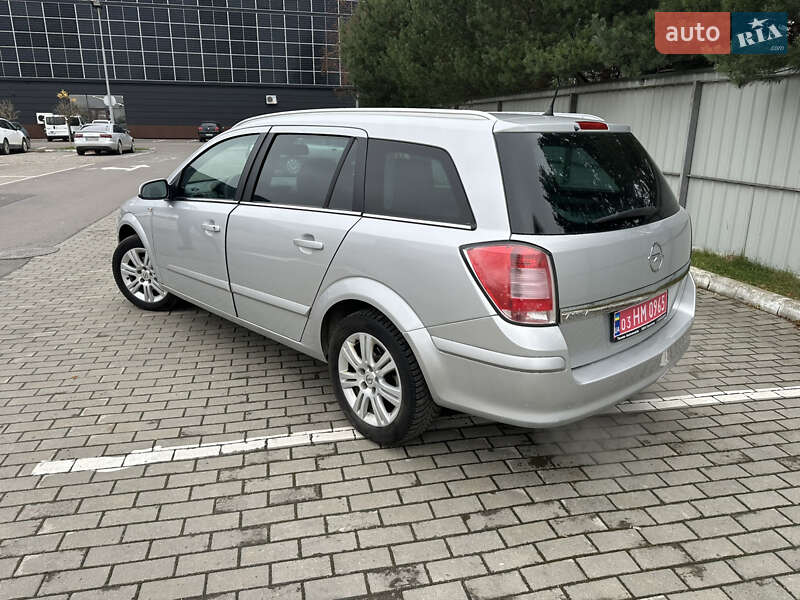 Универсал Opel Astra 2009 в Луцке