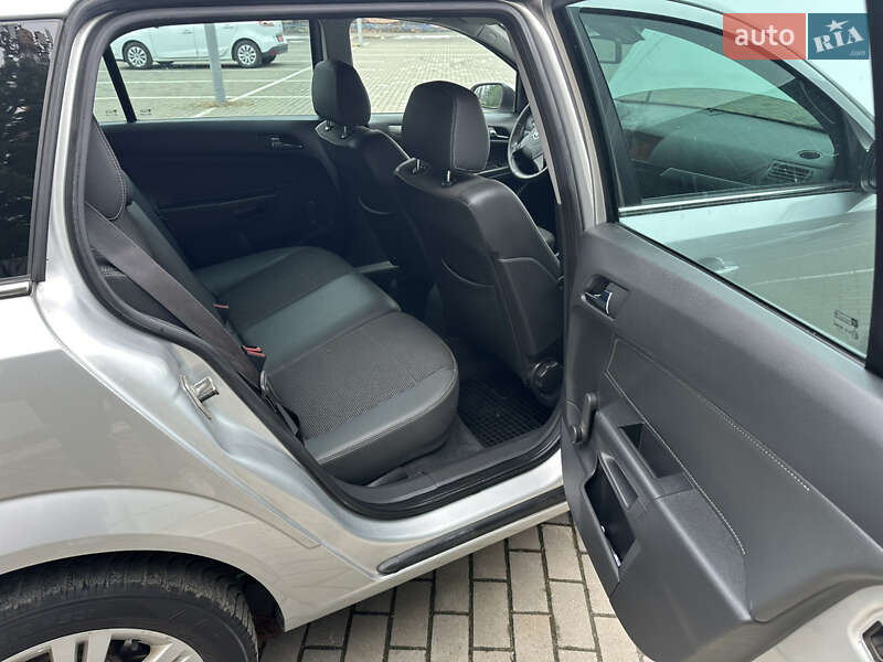 Универсал Opel Astra 2009 в Луцке